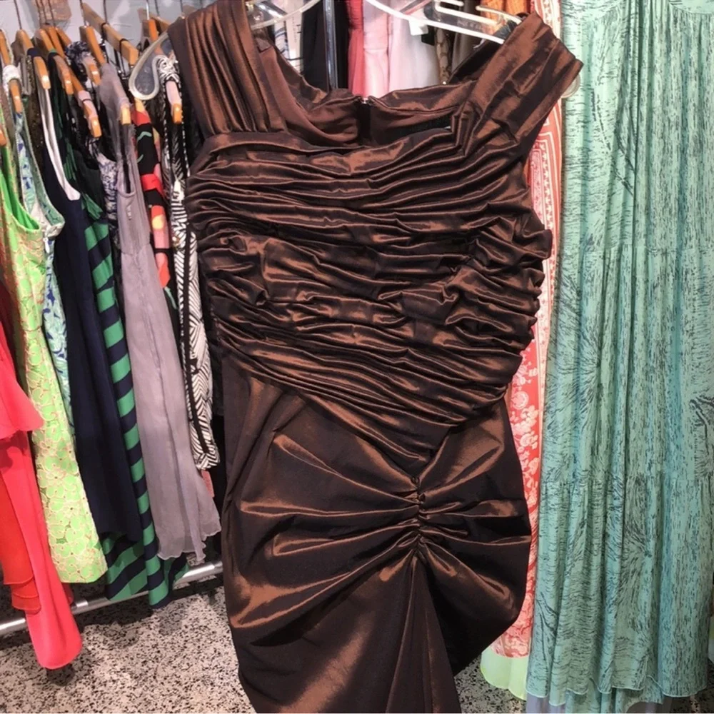 Tadashi Shoji evening gown - Picture 3 of 8